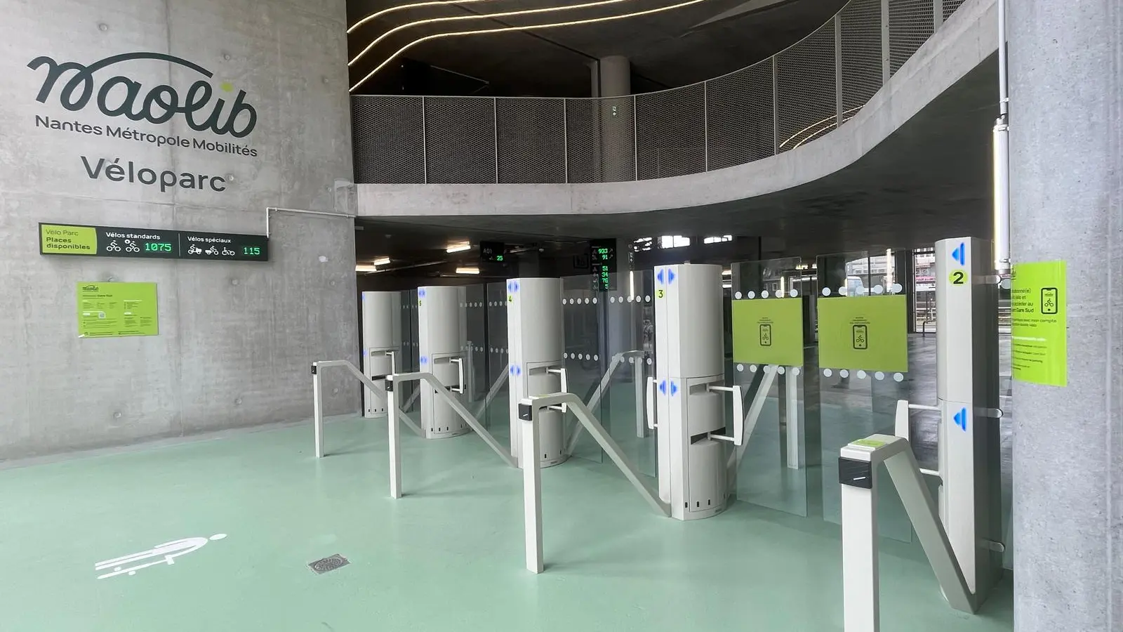 Entrée du nouveau parking vélo Nantes Gare Sud