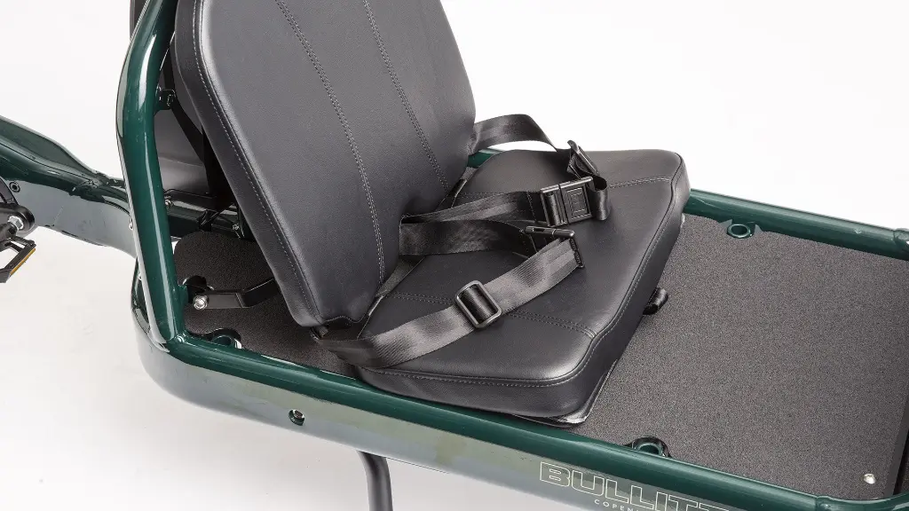 9999-99_foldableSeat_FoldableSeat_Detail_Race_Sideview_Studio_f100486.webp